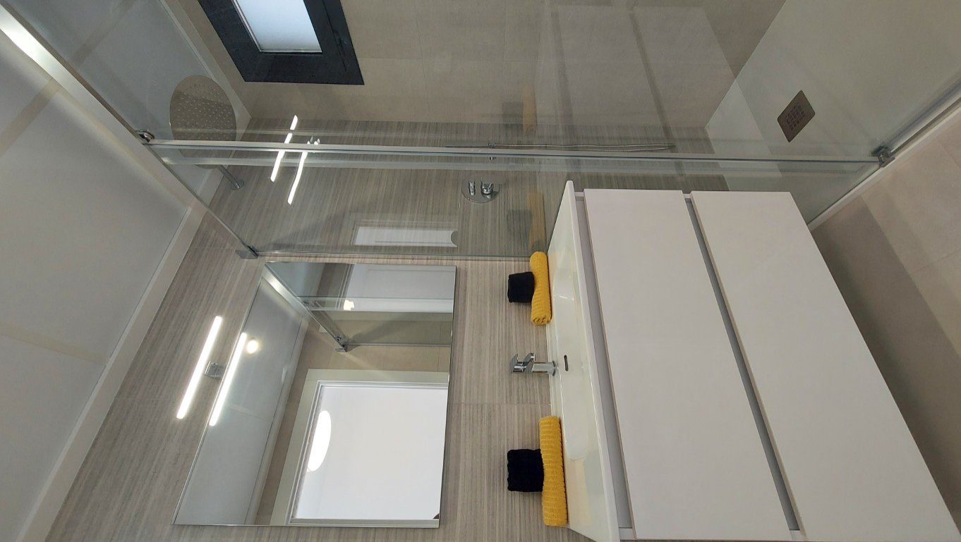 In der charmanten Stadt San Miguel de Salinas gelegen, bietet diese Wohnanlage eine Vielzahl von Wohnmöglichkeiten, die unterschiedlichen Bedürfnisse