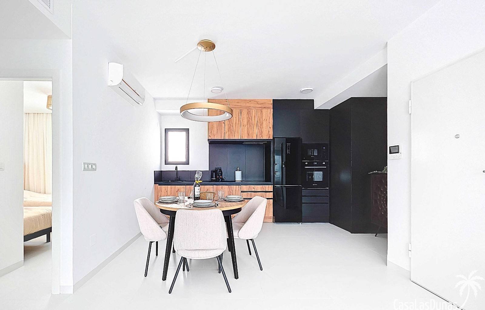 Wir sind stolz, Ihnen dieses prächtige und elegante Anwesen im malerischen Dorf San Miguel de Salinas im Süden der Provinz Alicante anbieten zu könne