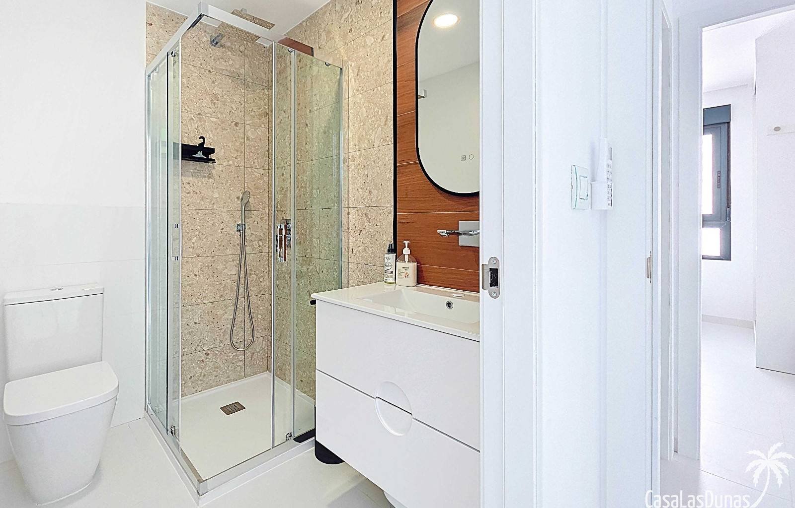 Wir sind stolz, Ihnen dieses prächtige und elegante Anwesen im malerischen Dorf San Miguel de Salinas im Süden der Provinz Alicante anbieten zu könne