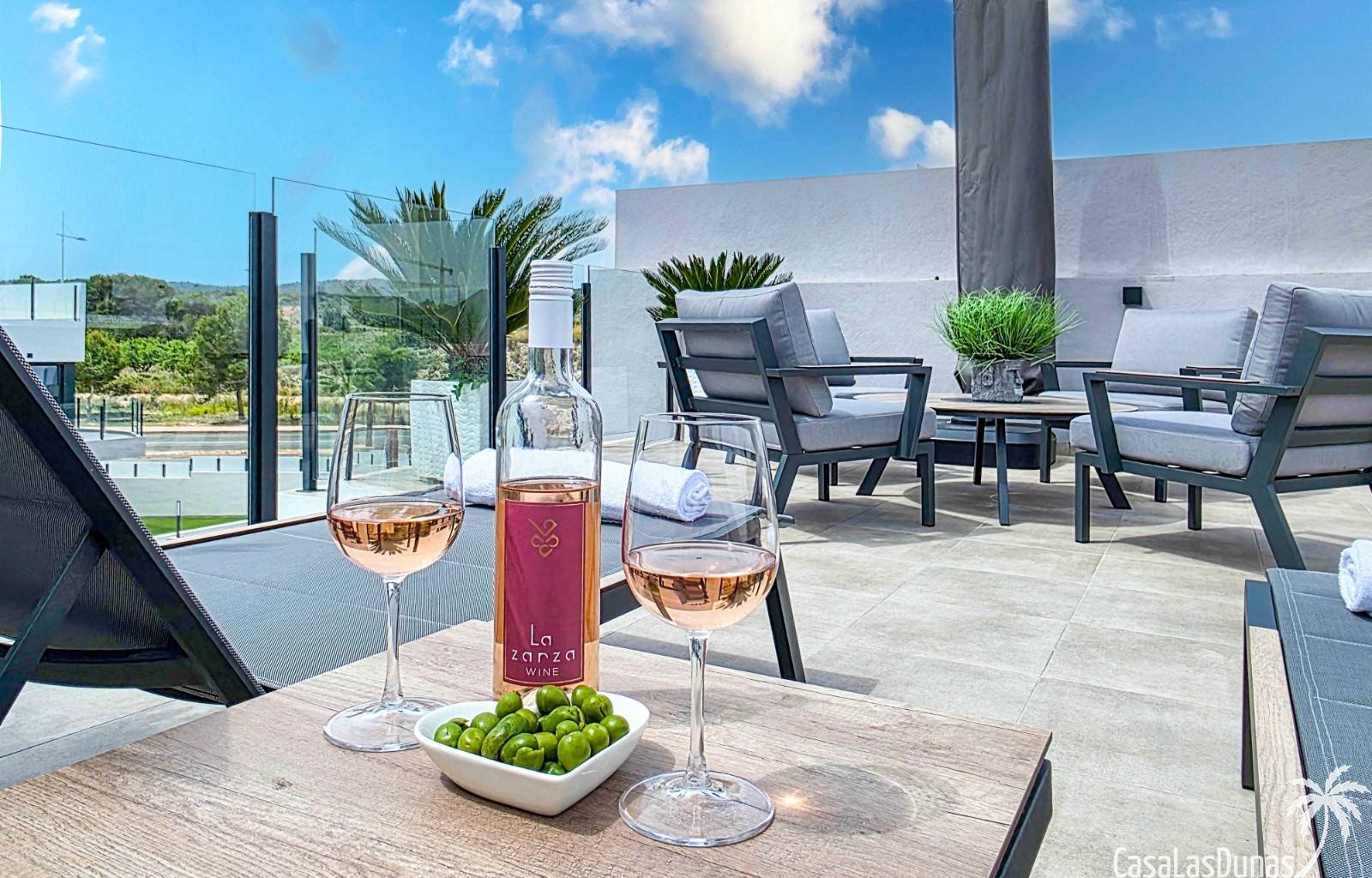 Wir sind stolz, Ihnen dieses prächtige und elegante Anwesen im malerischen Dorf San Miguel de Salinas im Süden der Provinz Alicante anbieten zu könne