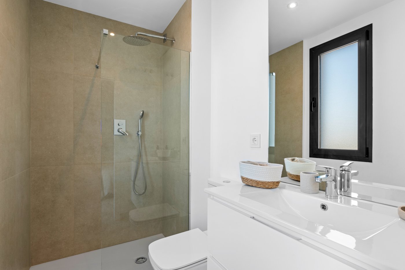 Dieses Wohnresort auf den charmanten Kleinen Inseln bietet ein einzigartiges Wohnerlebnis mit Meerblick. Es besteht aus 33 Immobilien, und die Bewohn