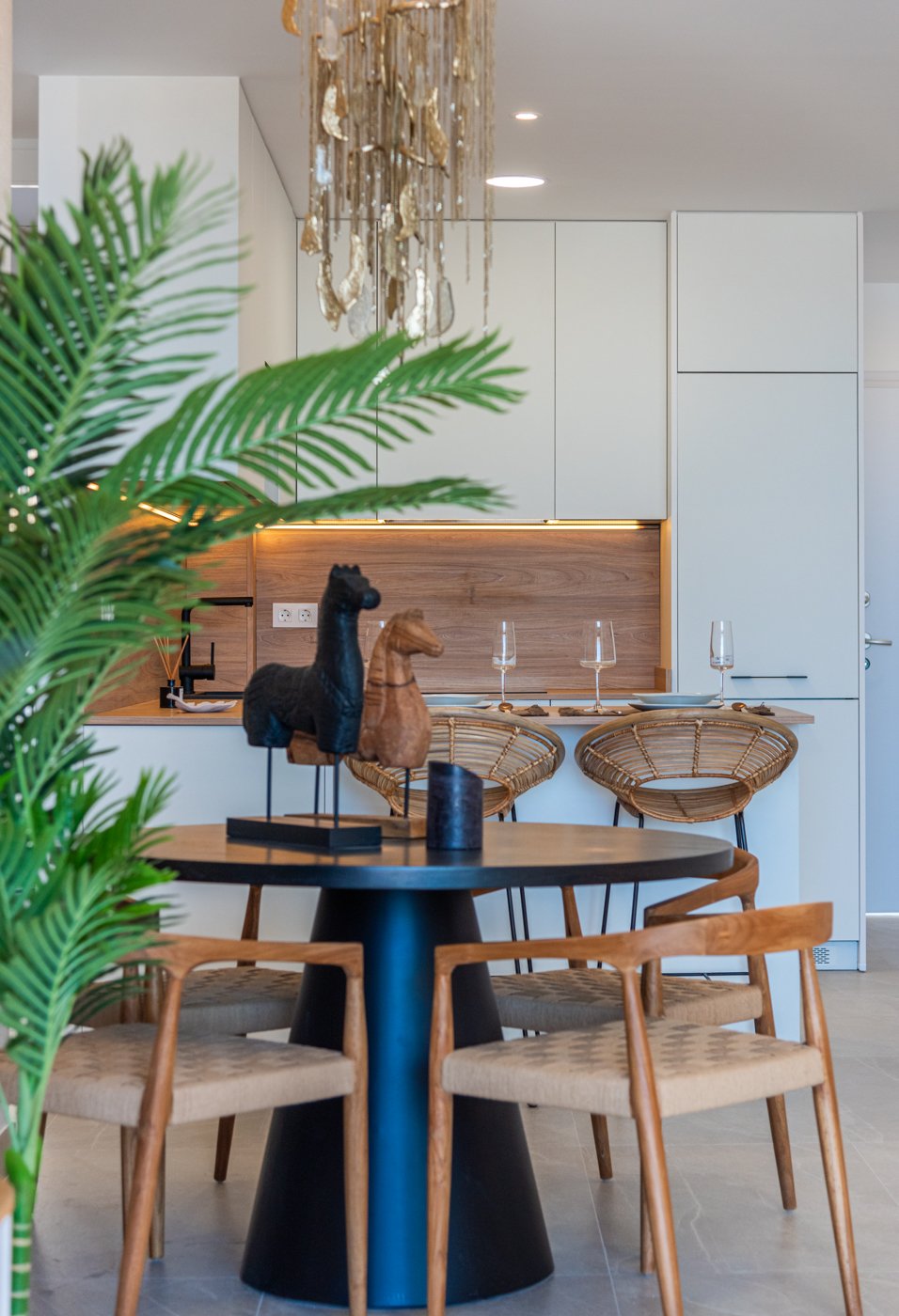 In der charmanten Stadt Benijófar gelegen, bietet dieser Wohnkomplex insgesamt 31 Wohnungen, die darauf ausgelegt sind, die Bedürfnisse der anspruchs