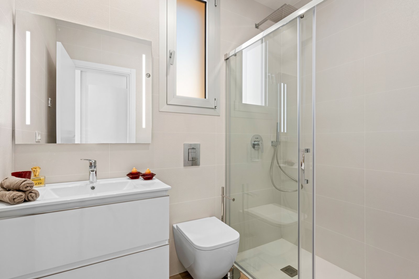 In der charmanten Stadt Orihuela gelegen, bietet diese exklusive Residenz eine Auswahl von 57 Immobilien, darunter Apartments, Erdgeschoss und Penthä