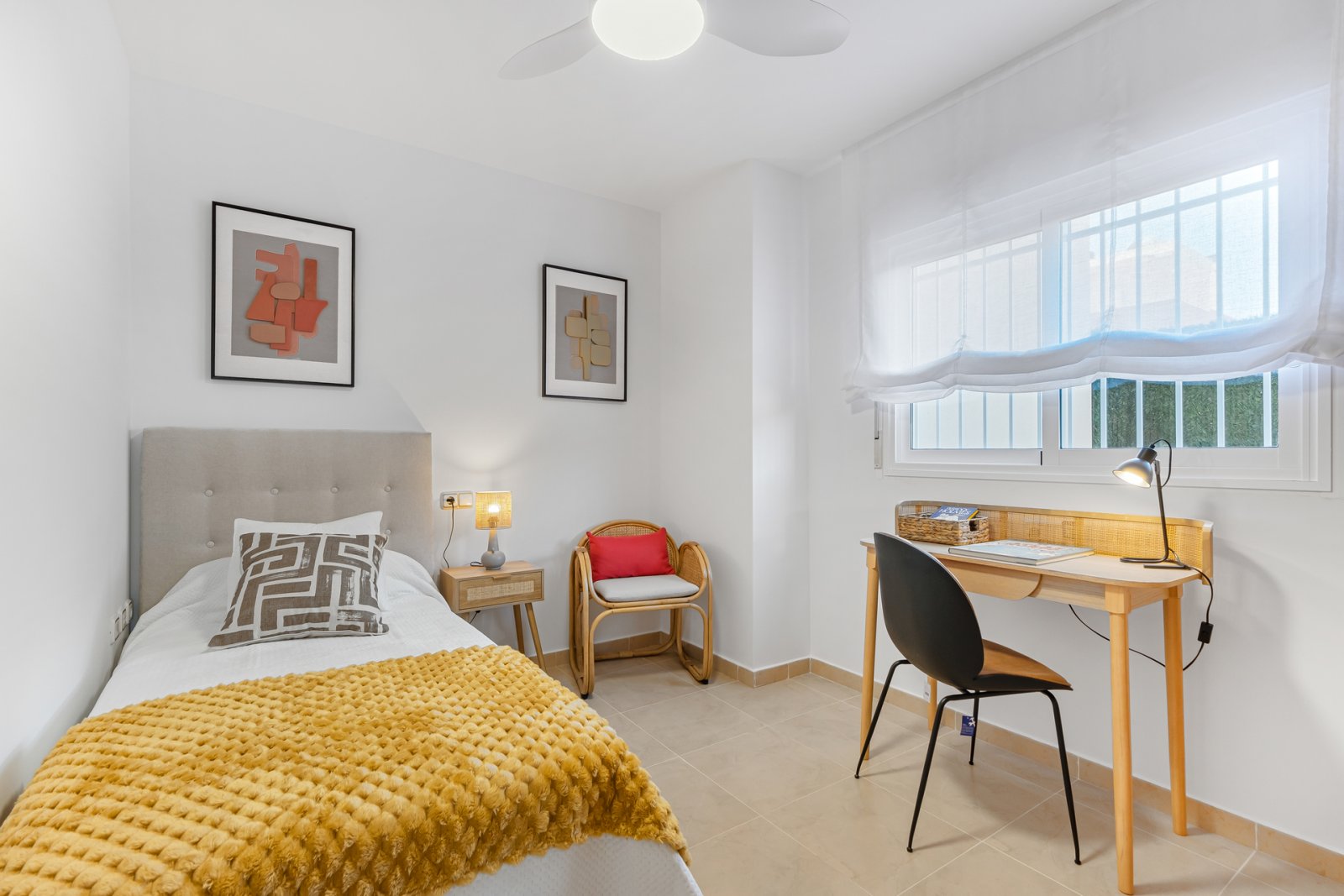 In der charmanten Stadt Orihuela gelegen, bietet diese Wohnanlage eine Vielzahl von Wohnoptionen, die unterschiedlichen Bedürfnissen und Lebensstilen