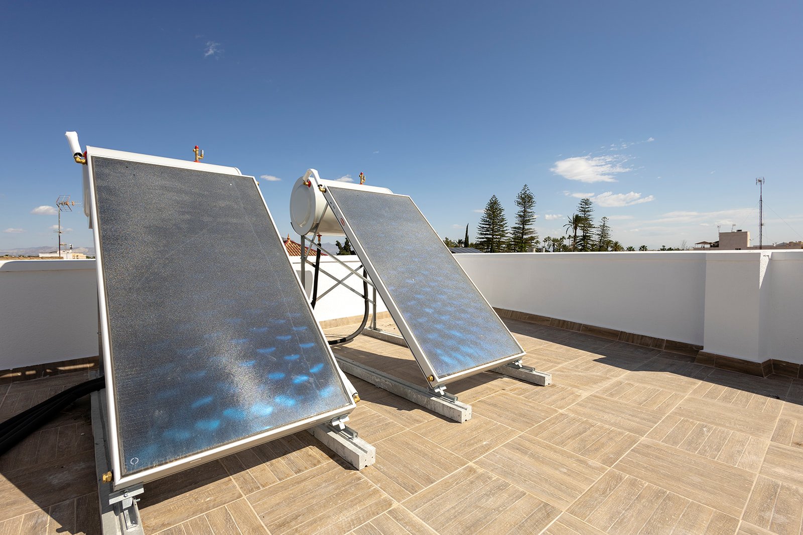 Im charmanten Ort Jacarilla gelegen, bietet diese Wohnanlage eine Auswahl an Wohnungen, die darauf ausgelegt sind, den Bedürfnissen derjenigen gerech