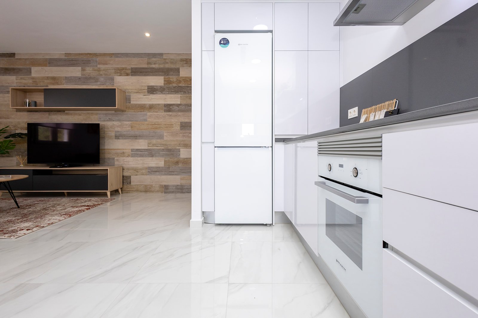 Im charmanten Ort Jacarilla gelegen, bietet diese Wohnanlage eine Auswahl an Wohnungen, die darauf ausgelegt sind, den Bedürfnissen derjenigen gerech