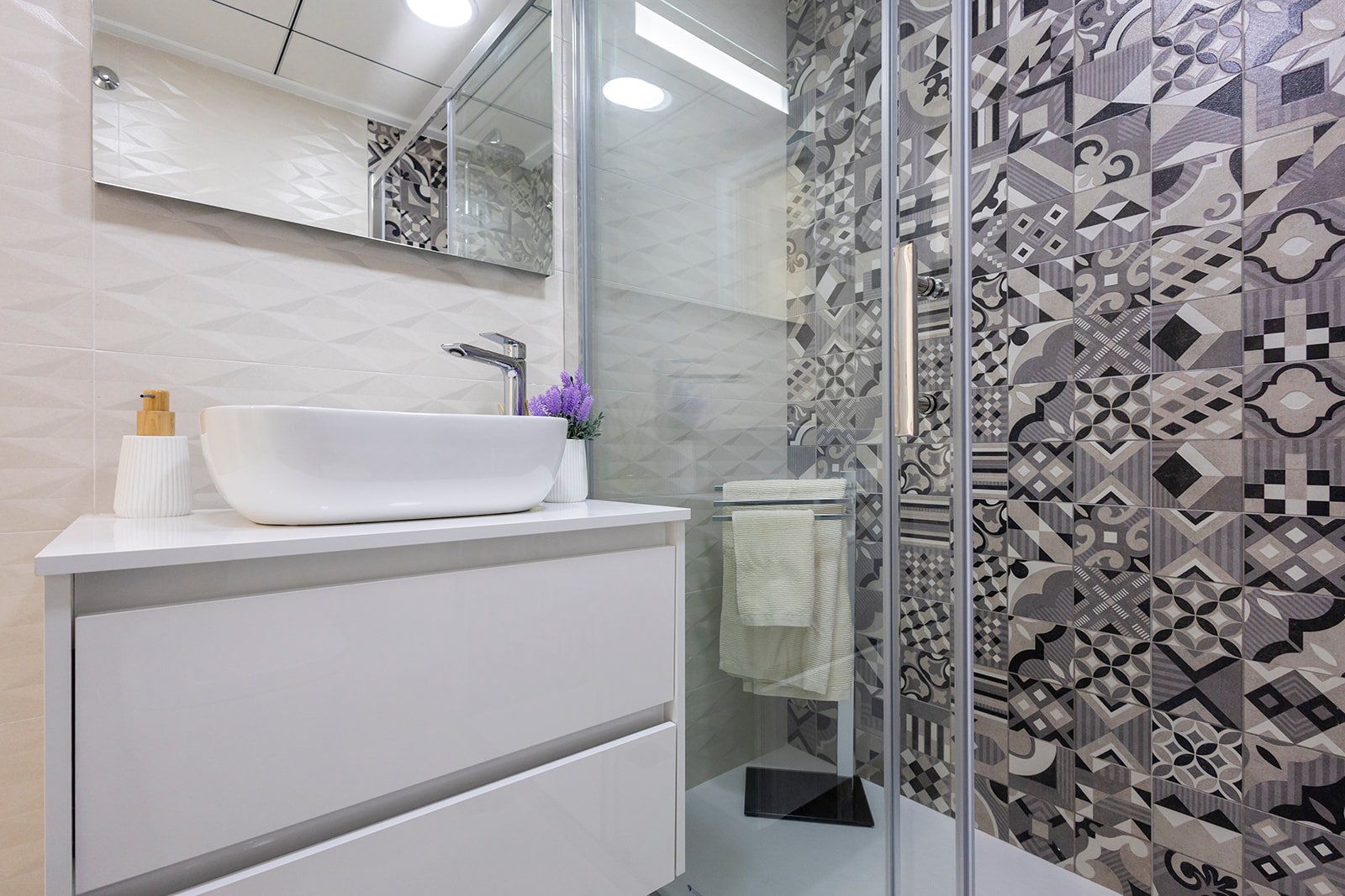 Im charmanten Ort Jacarilla gelegen, bietet diese Wohnanlage eine Auswahl an Wohnungen, die darauf ausgelegt sind, den Bedürfnissen derjenigen gerech