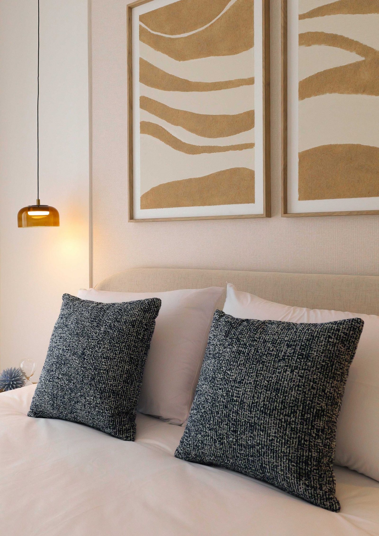 In der exklusiven Gegend von La Manga gelegen, bietet dieser Wohnkomplex ein einzigartiges Wohnerlebnis mit beeindruckendem Meerblick. Mit insgesamt