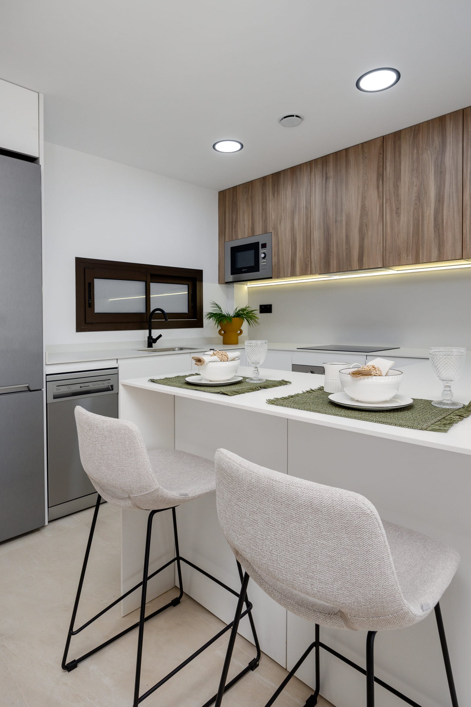 In der charmanten Stadt Los Alcázares gelegen, bietet dieser Wohnkomplex eine Vielzahl von Wohnmöglichkeiten, die sich an unterschiedliche Bedürfniss