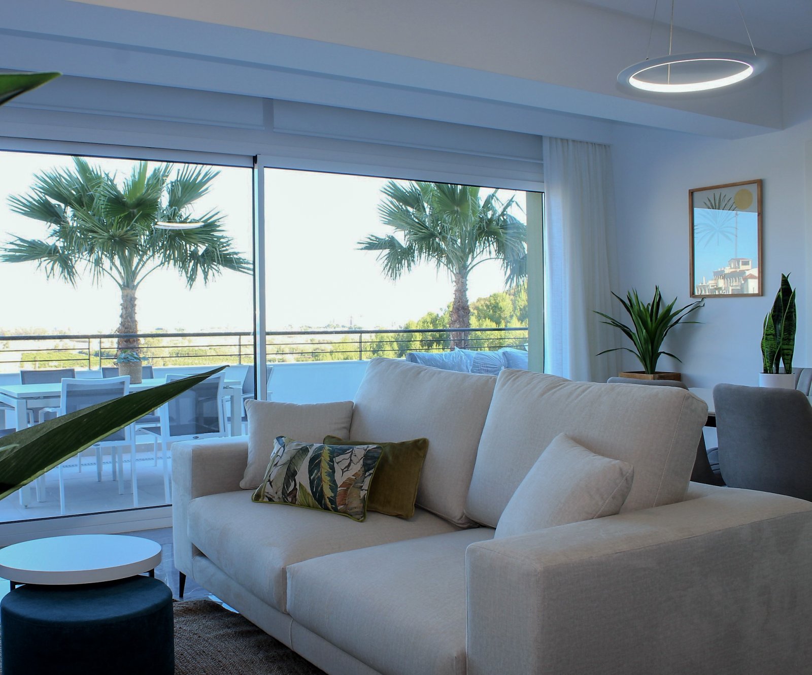 In der charmanten Ortschaft Xeresa gelegen, bietet diese Wohnanlage eine Auswahl von 43 Wohnungen, die für das mediterrane Umfeld konzipiert sind. Mi