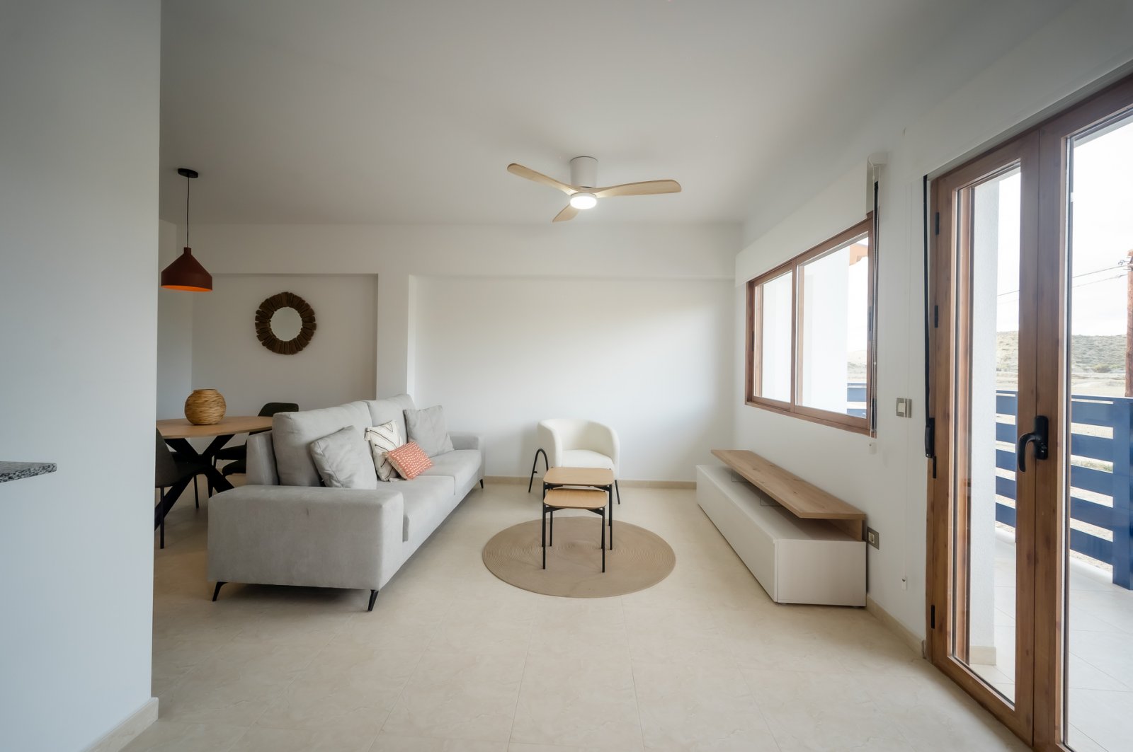 In der charmanten Ortschaft Herrerías gelegen, bietet dieses Wohnresort eine exklusive Auswahl an Wohnungen, die darauf ausgelegt sind, die anspruchs