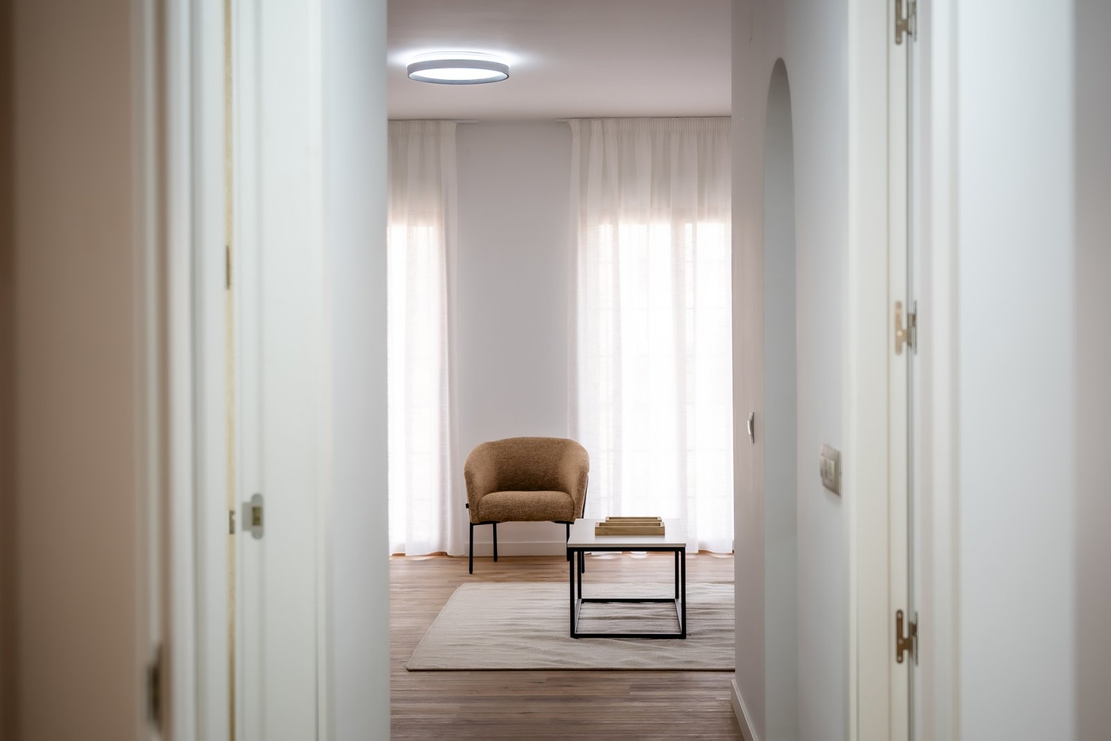 In der charmanten Ortschaft Herrerías gelegen, bietet dieses Wohnresort eine exklusive Auswahl an Wohnungen, die darauf ausgelegt sind, die anspruchs