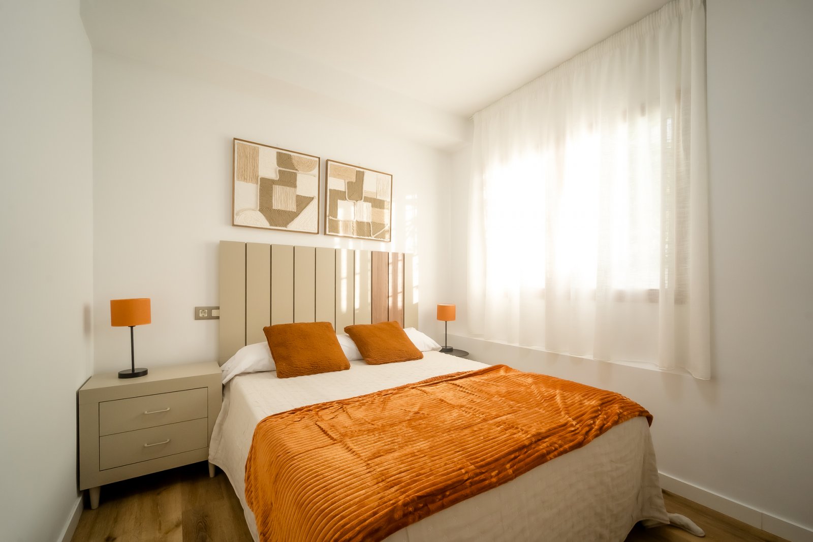 In der charmanten Ortschaft Herrerías gelegen, bietet dieses Wohnresort eine exklusive Auswahl an Wohnungen, die darauf ausgelegt sind, die anspruchs