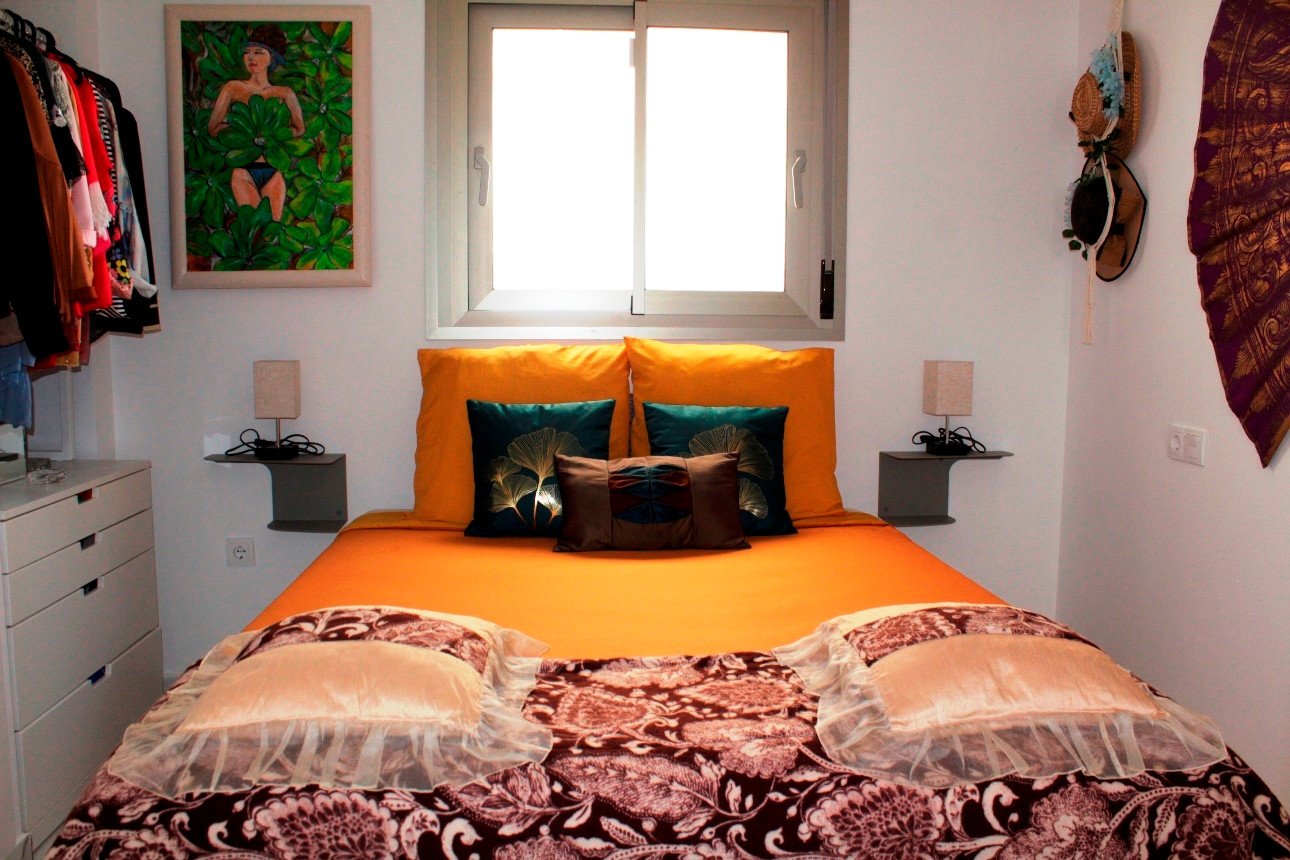 Erleben Sie modernes mediterranes Wohnen in diesem atemberaubenden Luxusapartment mit 2 Schlafzimmern in idealer Lage im Herzen von Villamartín, nur