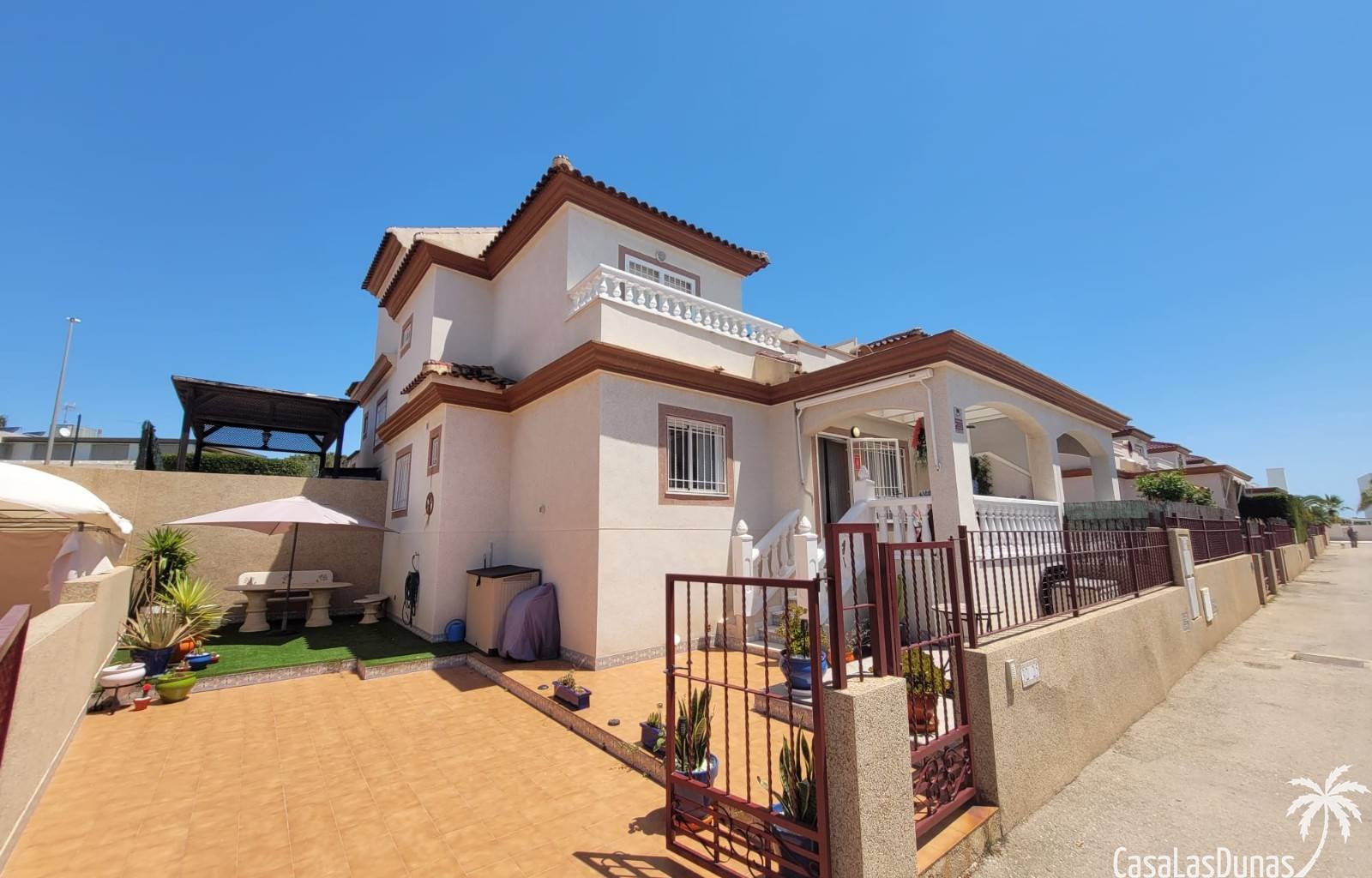 Casa de Cerro ist eine charmante Ferienunterkunft, die alles bietet, was Sie für einen erholsamen und komfortablen Urlaub benötigen. Dieses Gebäude v