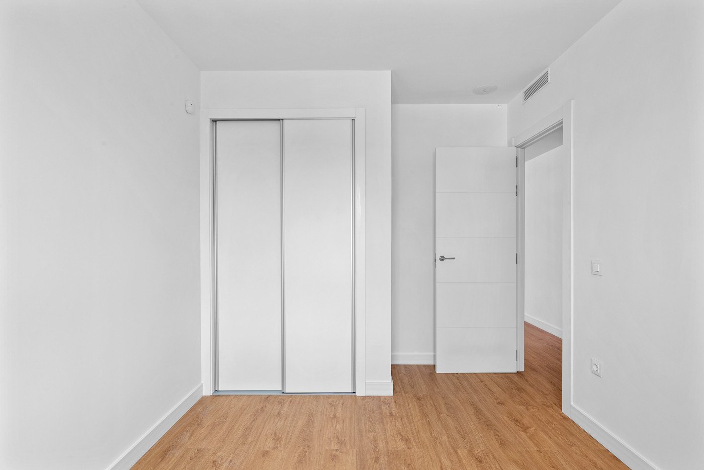 Brandneues Penthouse mit privatem Solarium in Villamartín, PAU 8 Orihuela Costa. Entdecken Sie diese dritte Etage Penthouse mit Aufzug, in der belie