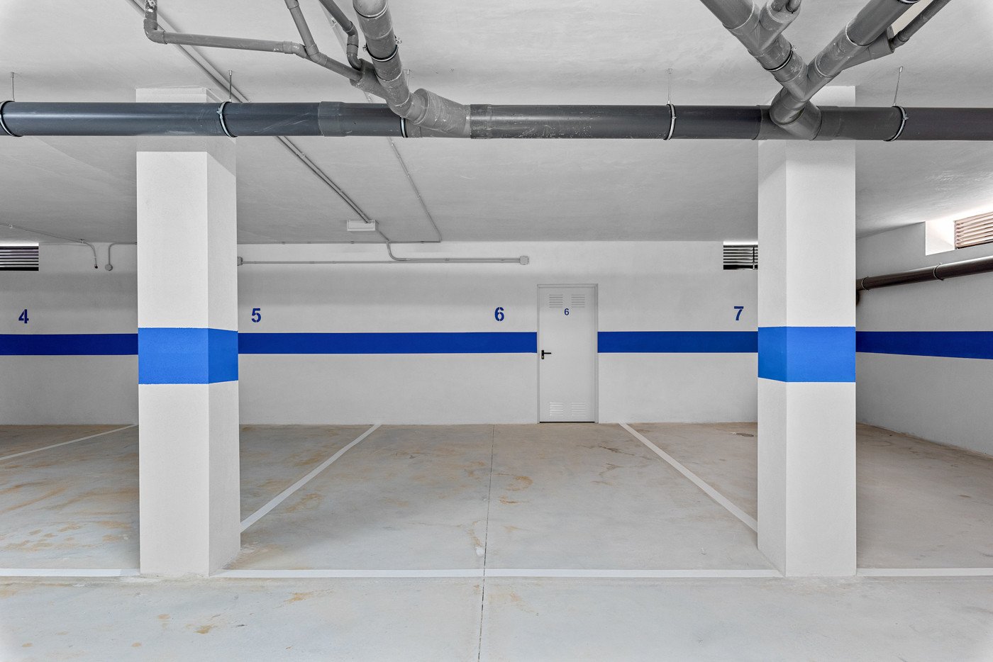 Brandneues Penthouse mit privatem Solarium in Villamartín, PAU 8 Orihuela Costa. Entdecken Sie diese dritte Etage Penthouse mit Aufzug, in der belie