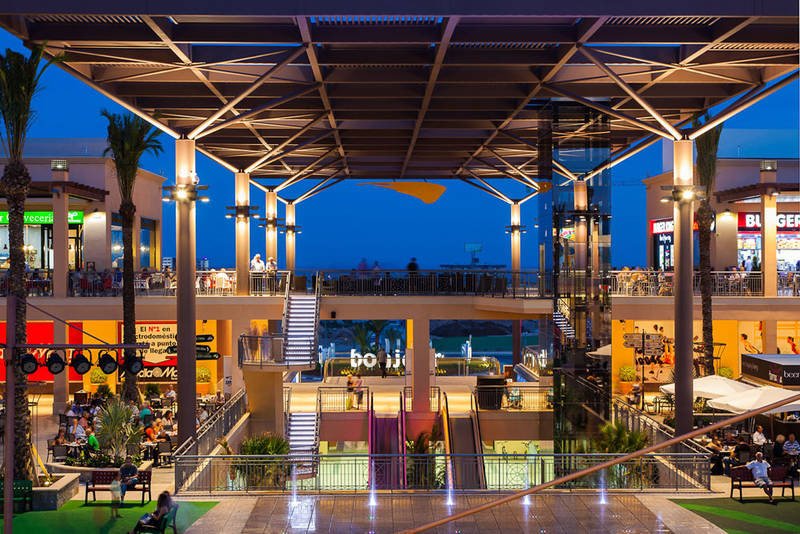 Brandneues Penthouse mit privatem Solarium in Villamartín, PAU 8 Orihuela Costa. Entdecken Sie diese dritte Etage Penthouse mit Aufzug, in der belie