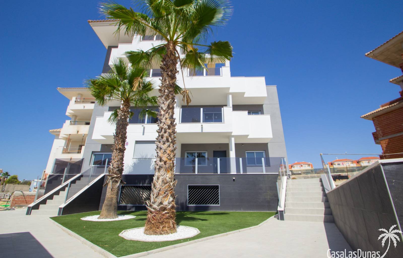 Diese schönen, sehr kompletten Wohnungen in Villamartin befinden sich im Bau. Die Ausstattung beinhaltet: voll installierte Klimaanlage, Weißwarenpak