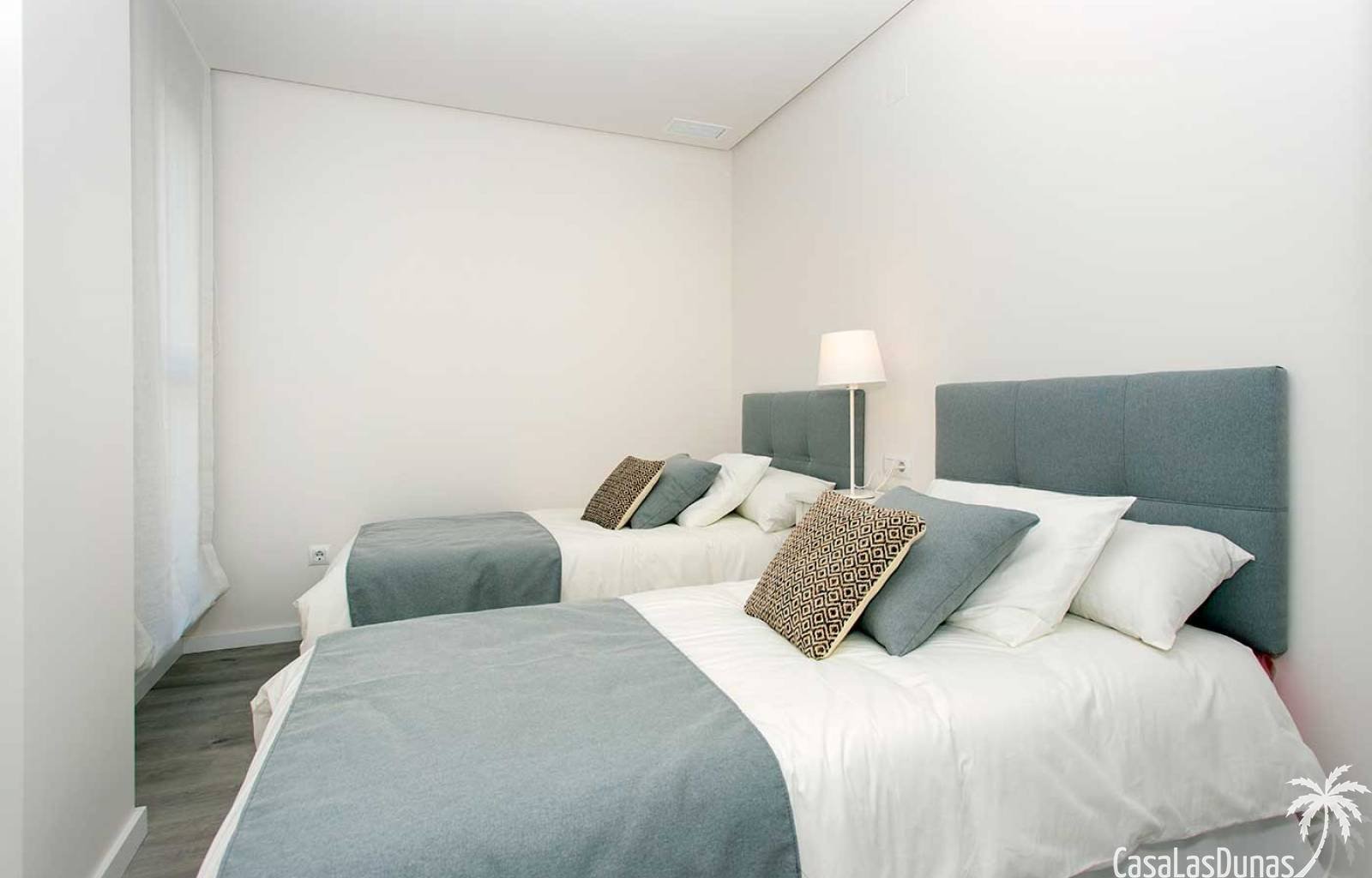 Dieses Neubauprojekt befindet sich im beliebten Orihuela Costa. In der Anlage stehen Wohnungen in verschiedenen Modellen zur Verfügung. Dieses Modell