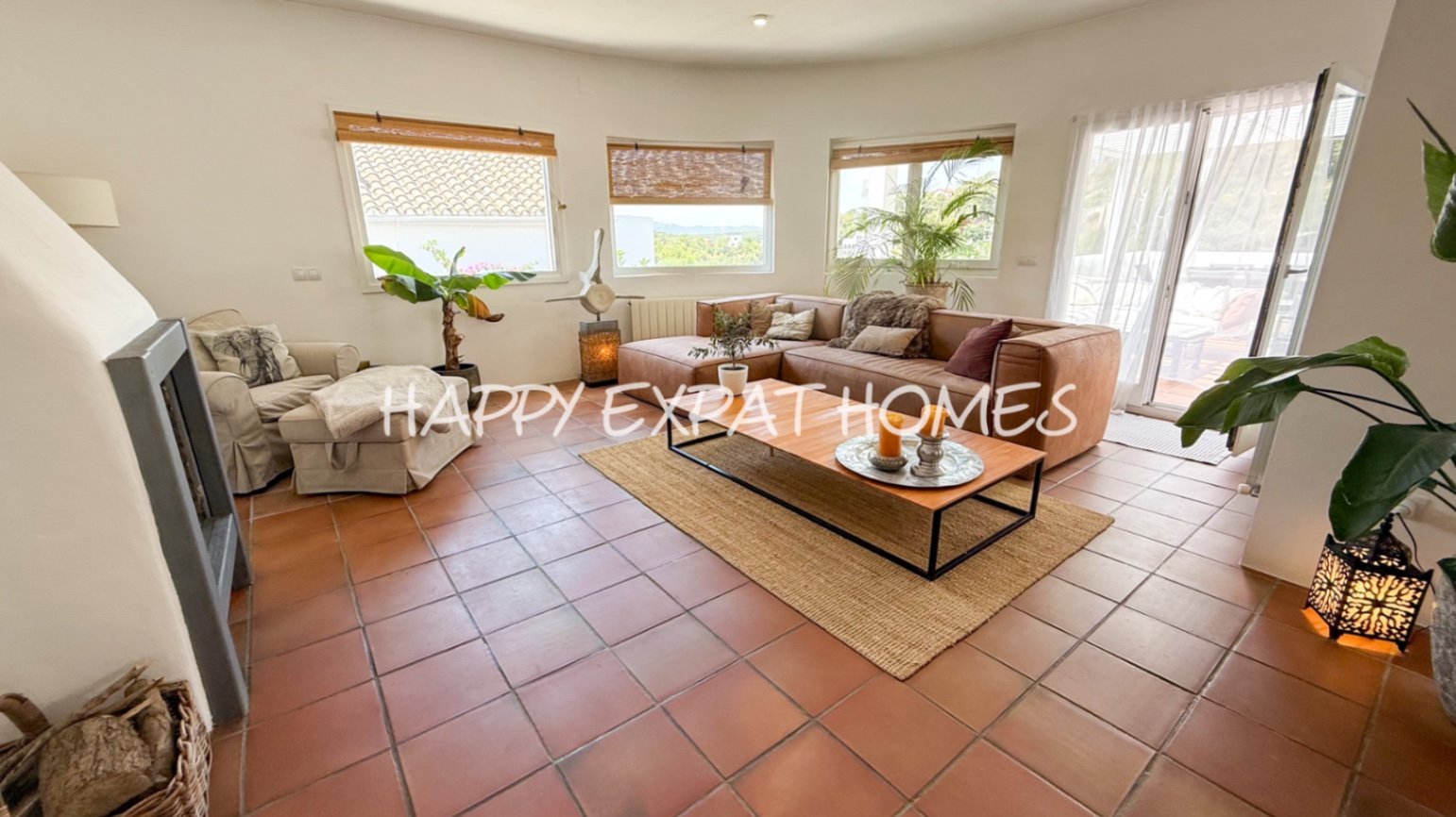 Dieses komplett möblierte Haus in einem perfekten Wartungszustand befindet sich in den ruhigen Hügeln von Olivella und bietet beeindruckende Ausblicke