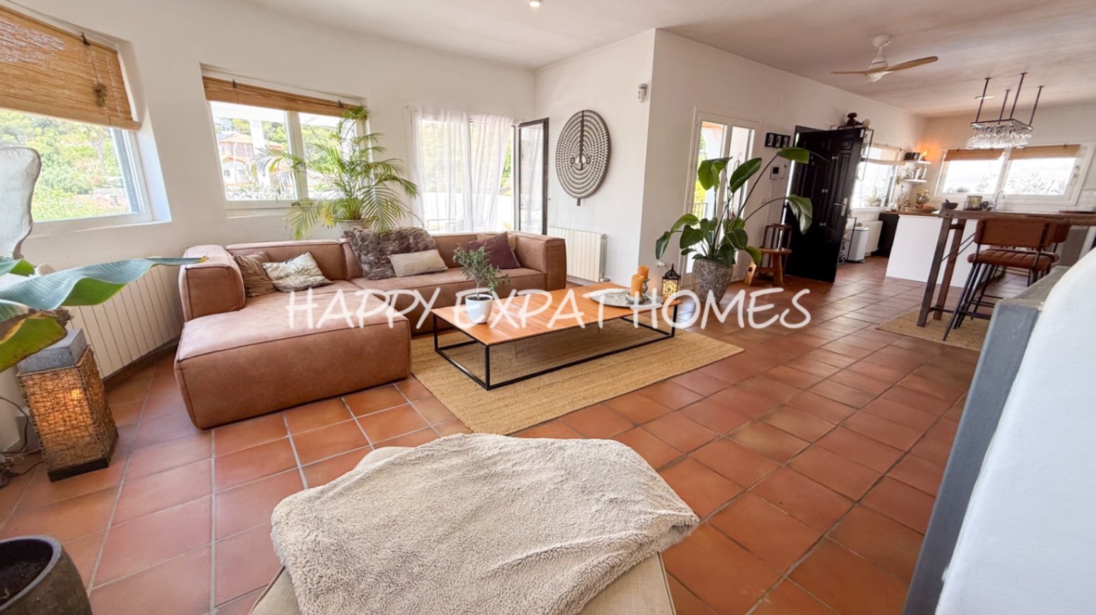 Dieses komplett möblierte Haus in einem perfekten Wartungszustand befindet sich in den ruhigen Hügeln von Olivella und bietet beeindruckende Ausblicke