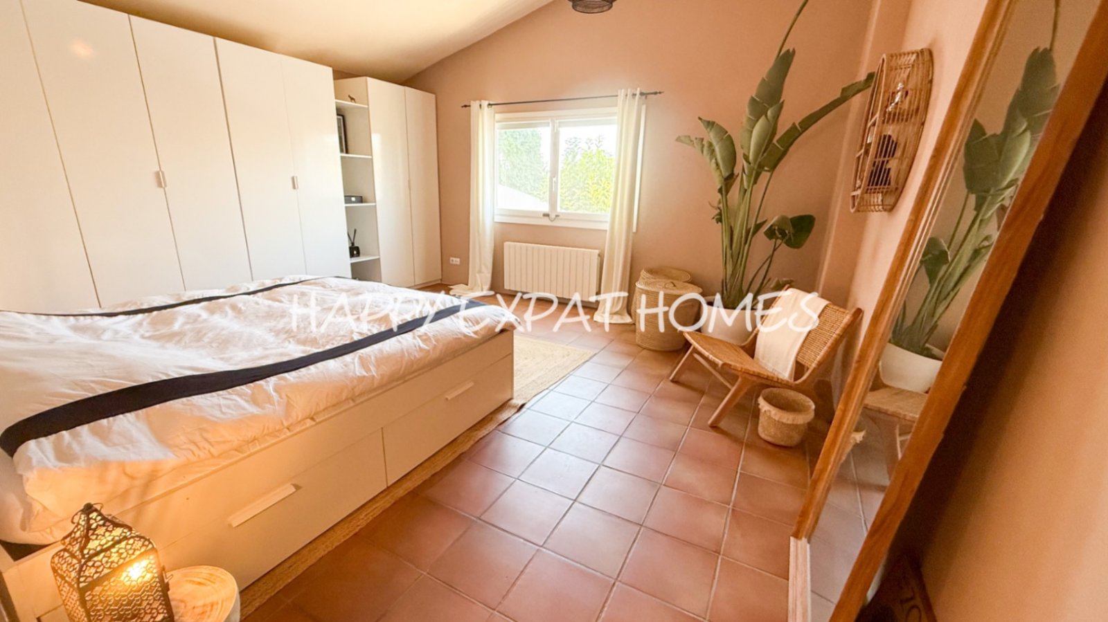 Dieses komplett möblierte Haus in einem perfekten Wartungszustand befindet sich in den ruhigen Hügeln von Olivella und bietet beeindruckende Ausblicke