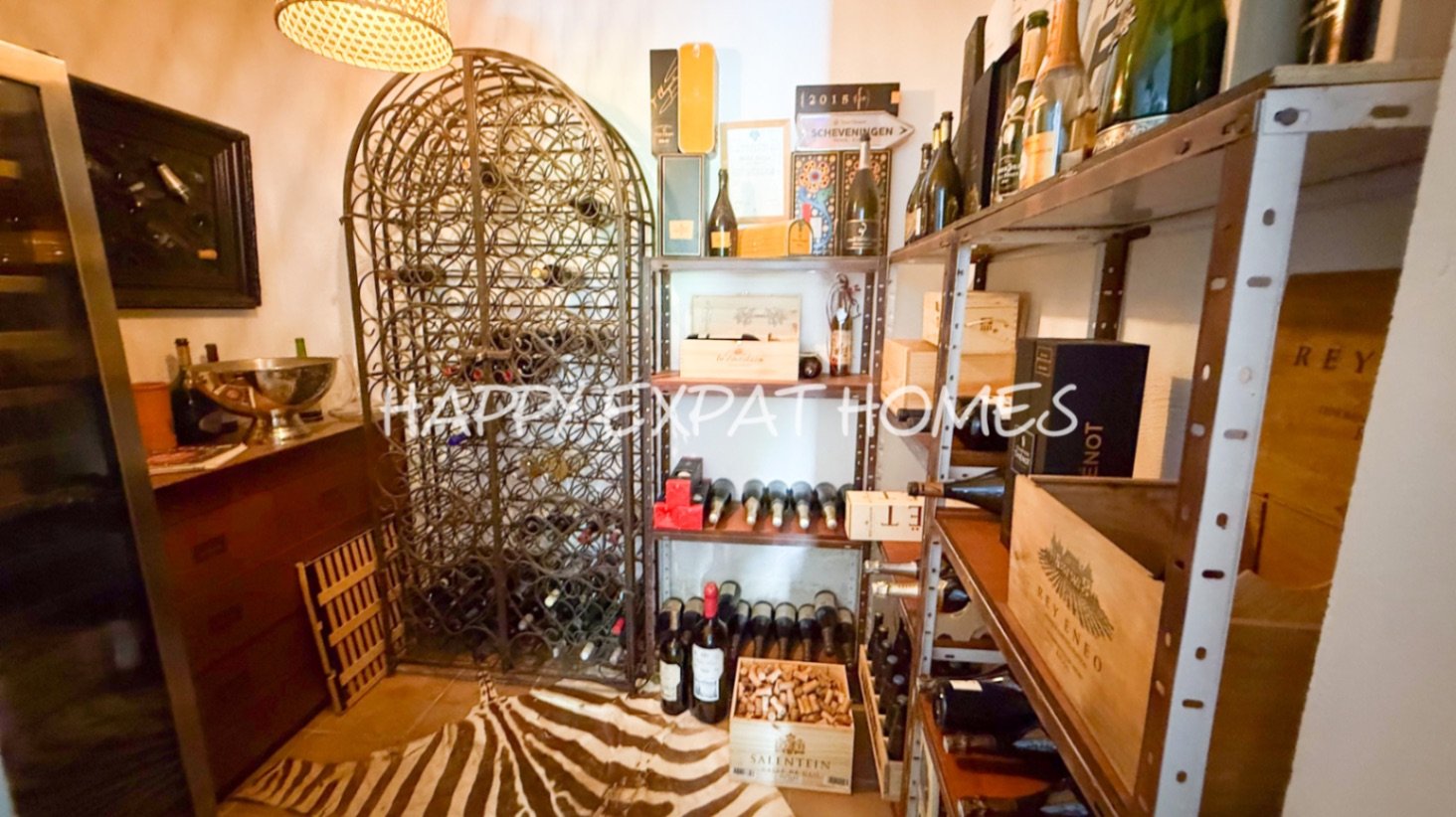 Dieses komplett möblierte Haus in einem perfekten Wartungszustand befindet sich in den ruhigen Hügeln von Olivella und bietet beeindruckende Ausblicke