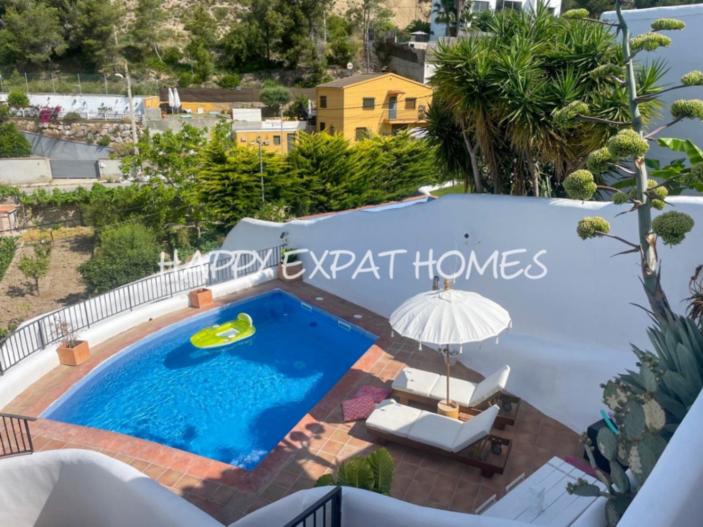 Dieses komplett möblierte Haus in einem perfekten Wartungszustand befindet sich in den ruhigen Hügeln von Olivella und bietet beeindruckende Ausblicke