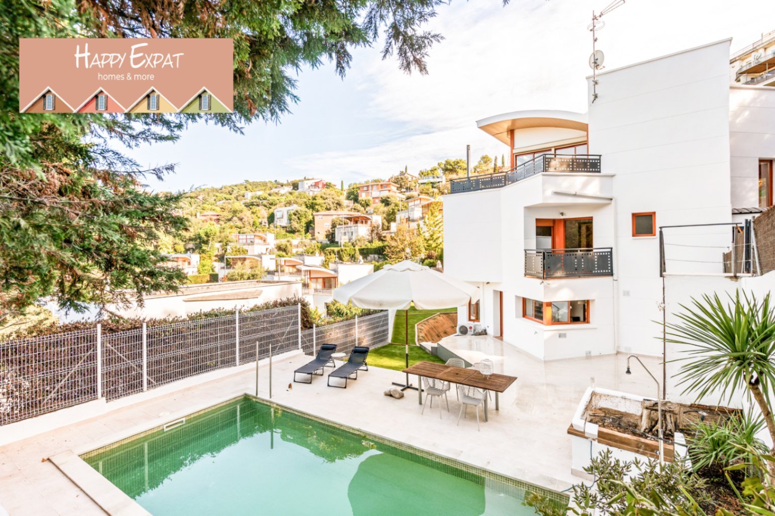 Barcelona: Villa Heidi ist eine charmante und moderne Residenz, die sich in Vallvidrera, einem der grünsten und ruhigsten Viertel Barcelonas, befindet. Vallvidre 