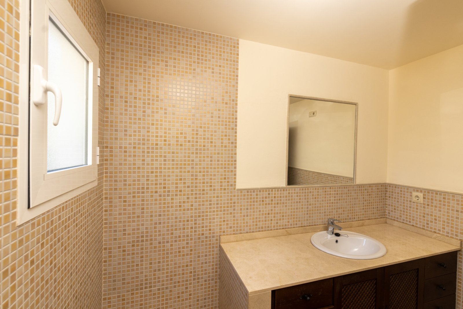 In der charmanten Umgebung von Fuente Álamo gelegen, bietet diese Wohnanlage eine Auswahl von 7 Häusern, die darauf ausgelegt sind, unterschiedliche