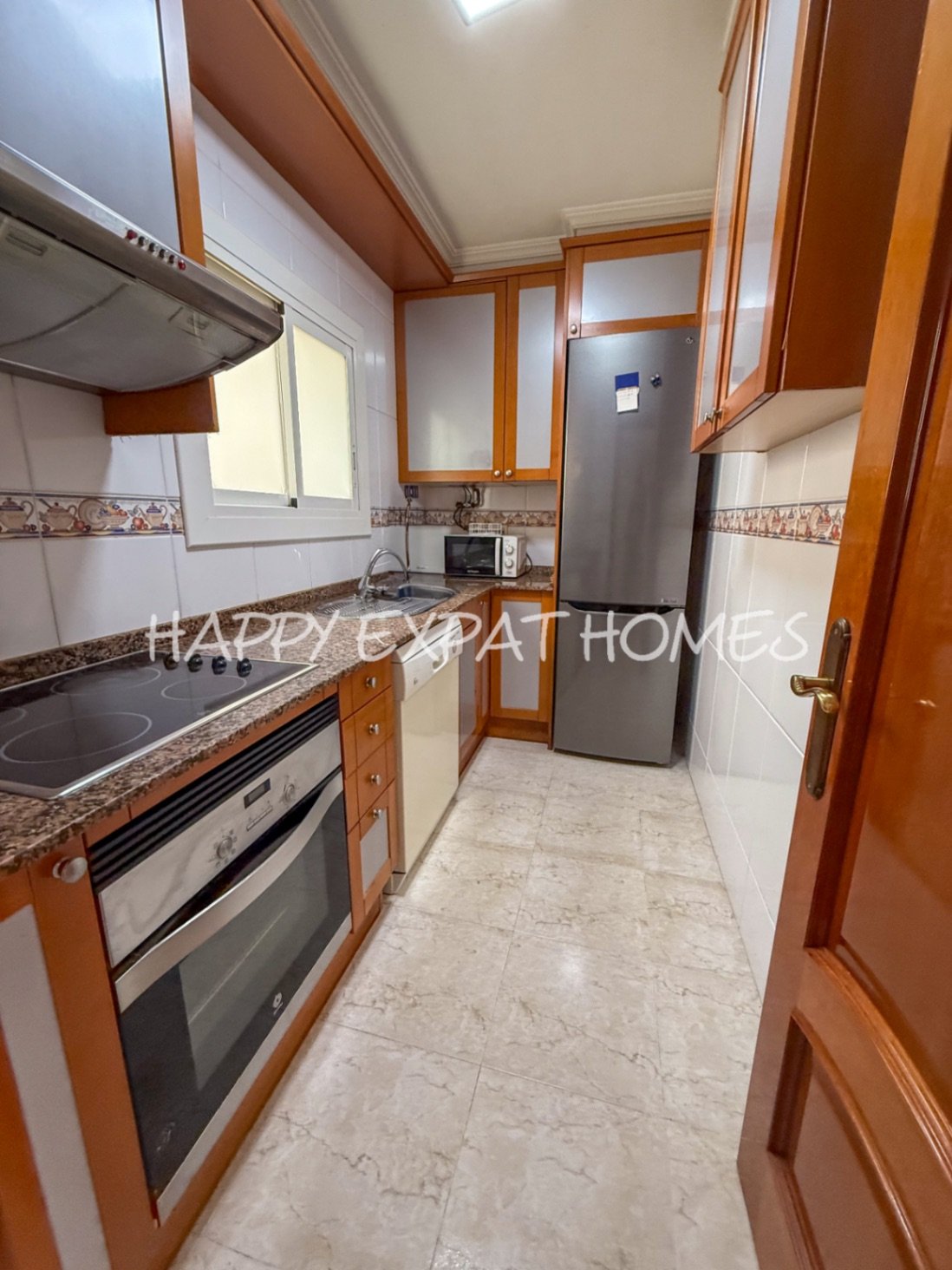 Entdecken Sie diese vielseitige Wohnung im Viertel Pueblo Seco in Sitges.
Das Anwesen bietet viel Potenzial, mit drei Schlafzimmern, einem lichtdu