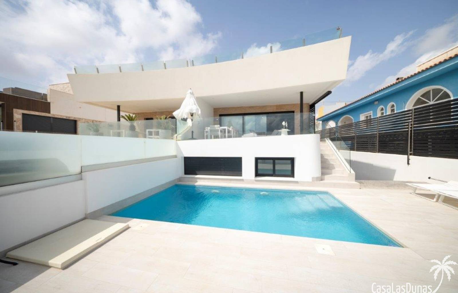 VILLA SUNRISE bietet ein unvergleichliches Urlaubserlebnis für diejenigen, die Luxus und Komfort in einer idyllischen Umgebung suchen. An der wunders