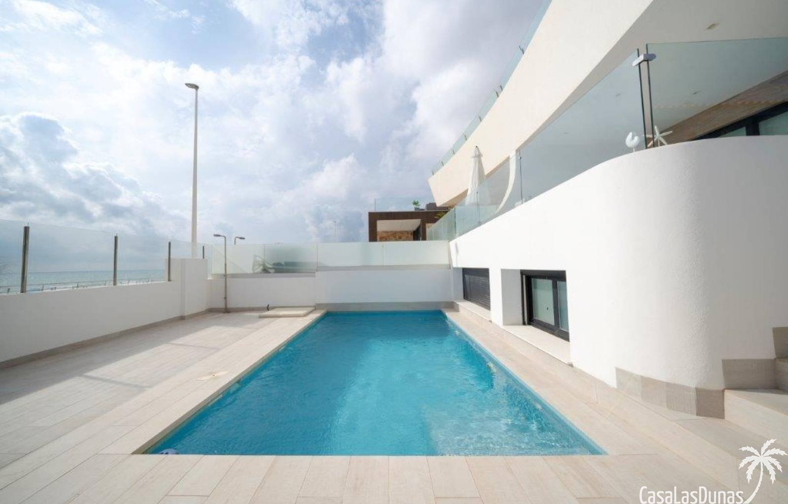 VILLA SUNRISE bietet ein unvergleichliches Urlaubserlebnis für diejenigen, die Luxus und Komfort in einer idyllischen Umgebung suchen. An der wunders