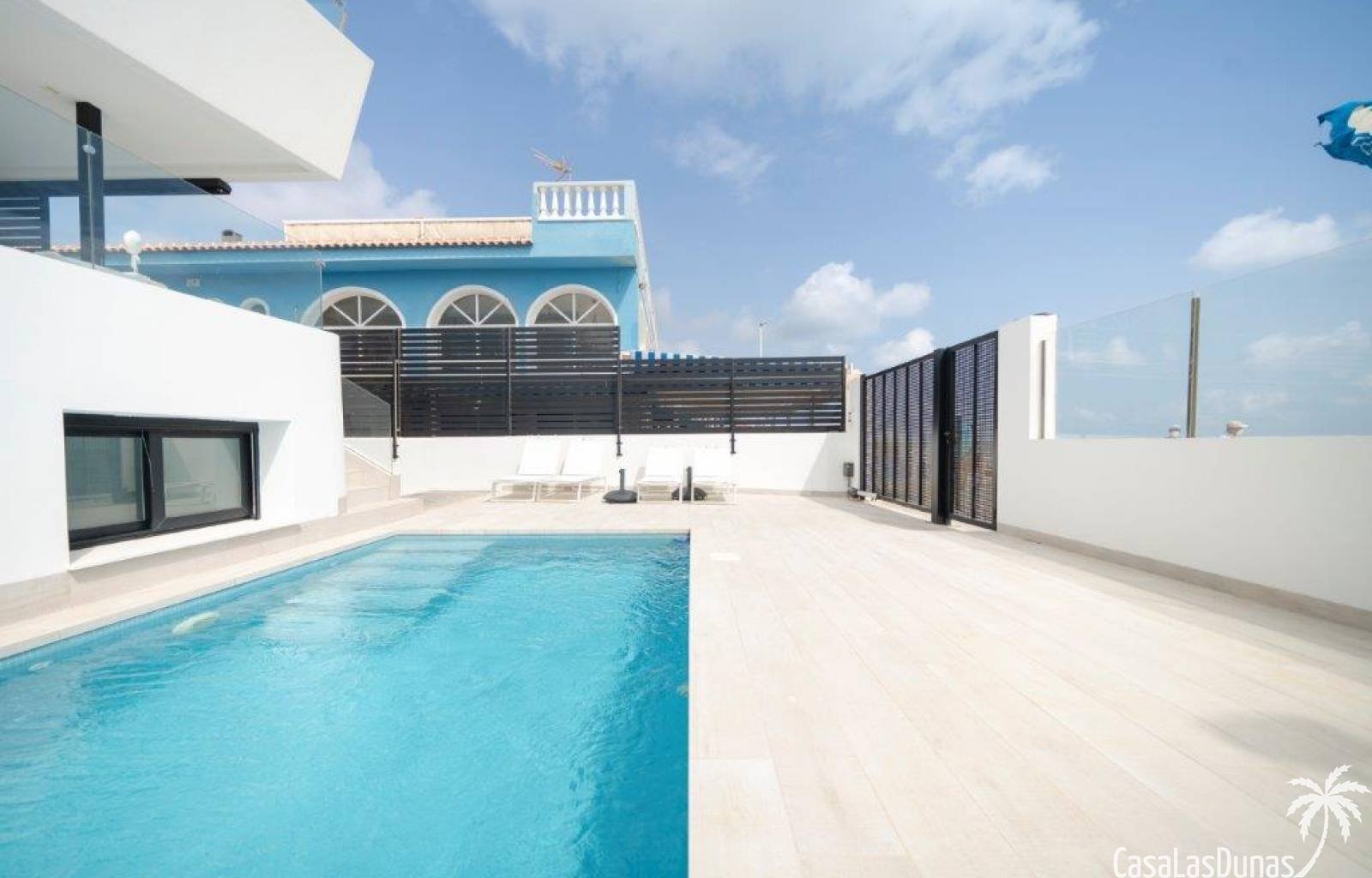 VILLA SUNRISE bietet ein unvergleichliches Urlaubserlebnis für diejenigen, die Luxus und Komfort in einer idyllischen Umgebung suchen. An der wunders