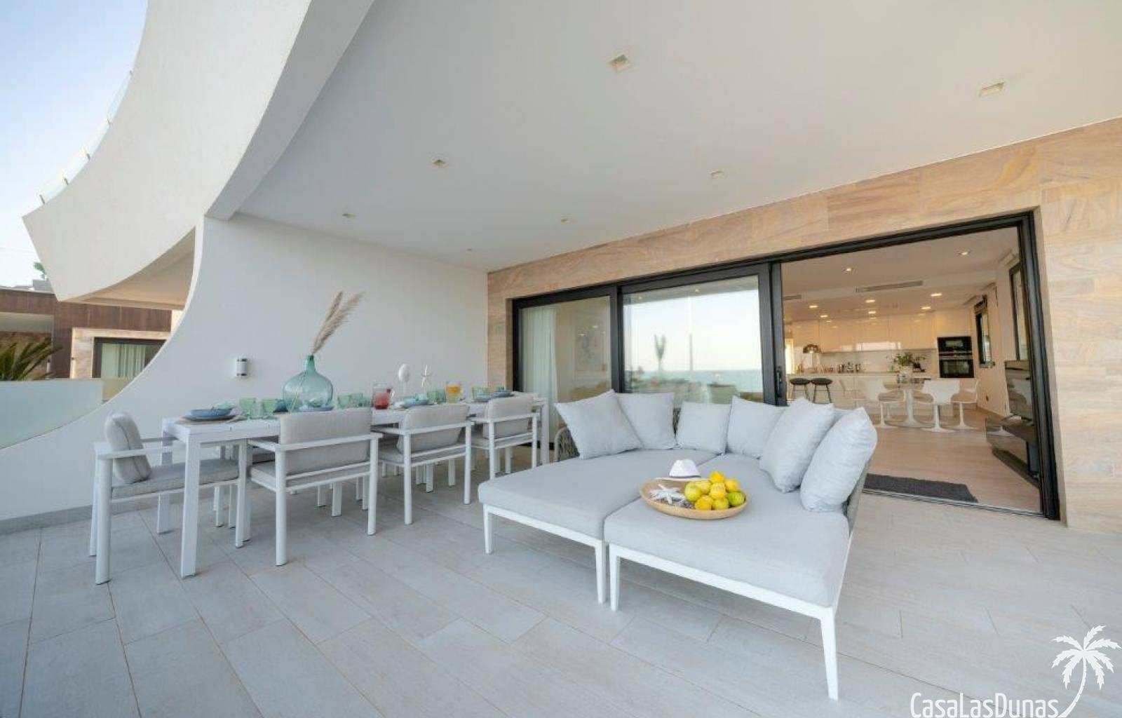 VILLA SUNRISE bietet ein unvergleichliches Urlaubserlebnis für diejenigen, die Luxus und Komfort in einer idyllischen Umgebung suchen. An der wunders