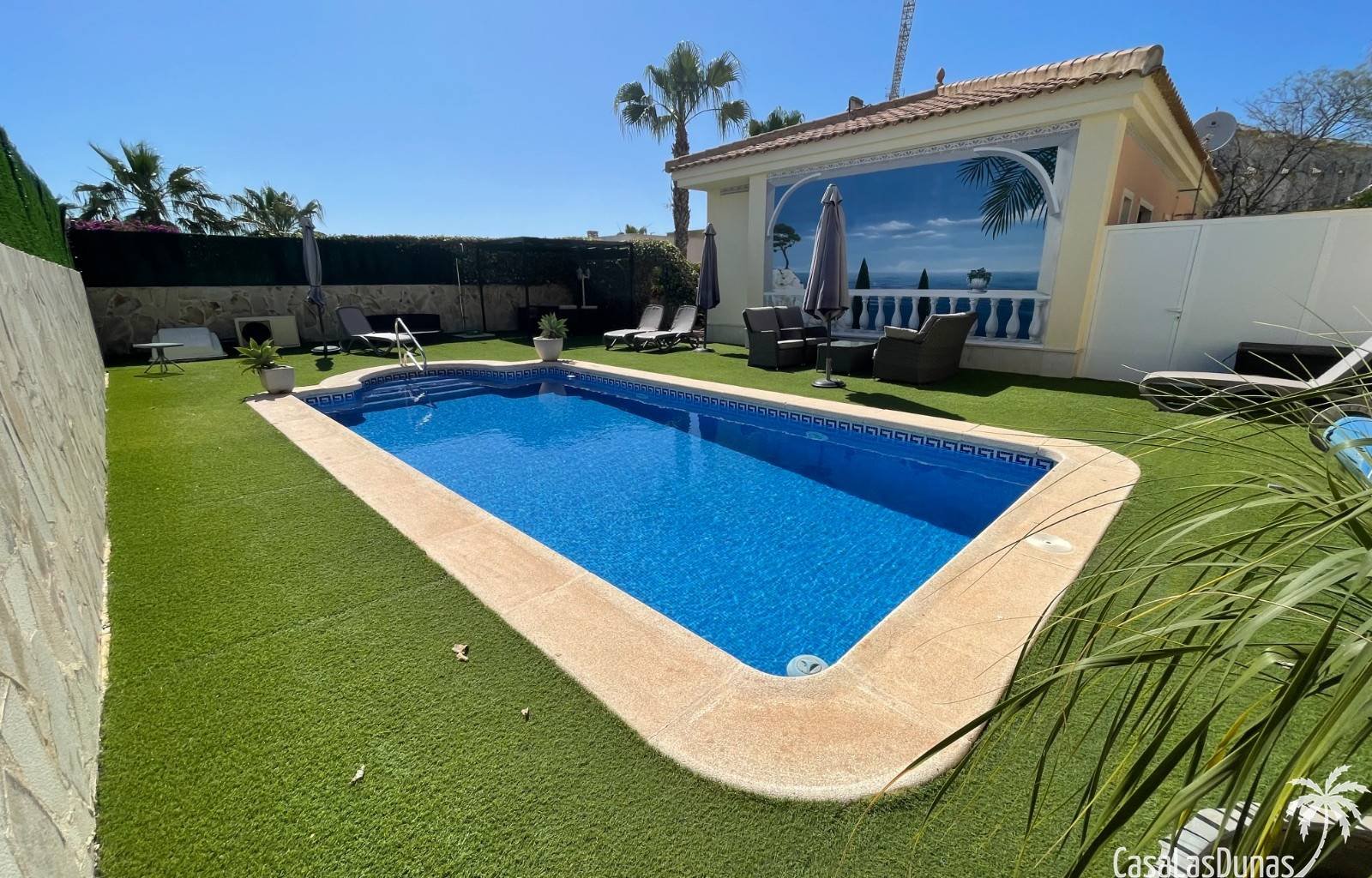 Die Villa Marina liegt in der charmanten Wohngegend La Marina in San Fulgencio und bietet eine Oase der Ruhe und des Luxus für alle, die ein einzigar