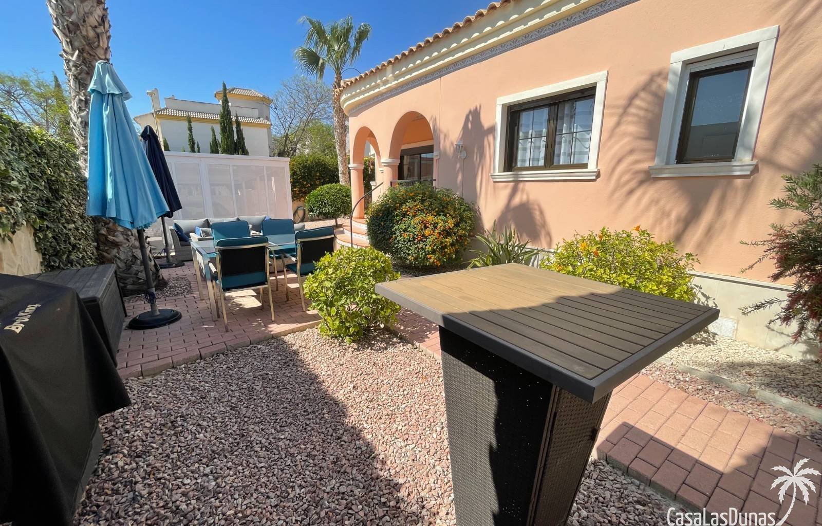 Die Villa Marina liegt in der charmanten Wohngegend La Marina in San Fulgencio und bietet eine Oase der Ruhe und des Luxus für alle, die ein einzigar