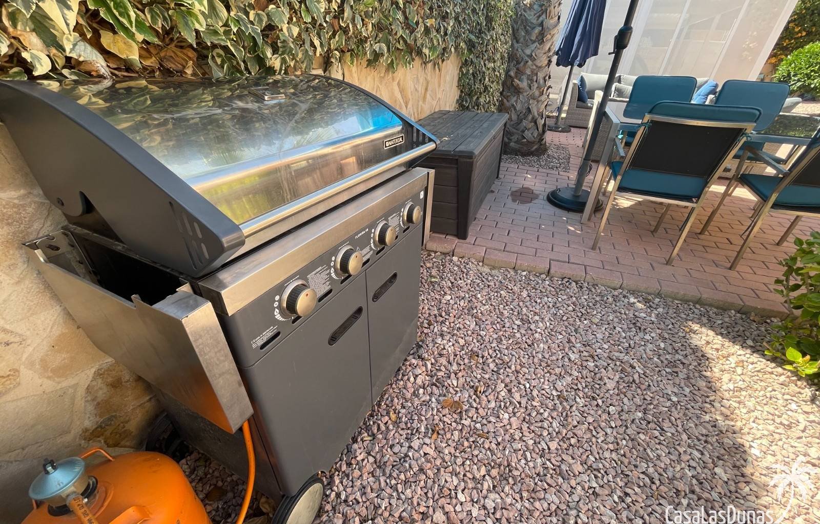 Die Villa Marina liegt in der charmanten Wohngegend La Marina in San Fulgencio und bietet eine Oase der Ruhe und des Luxus für alle, die ein einzigar