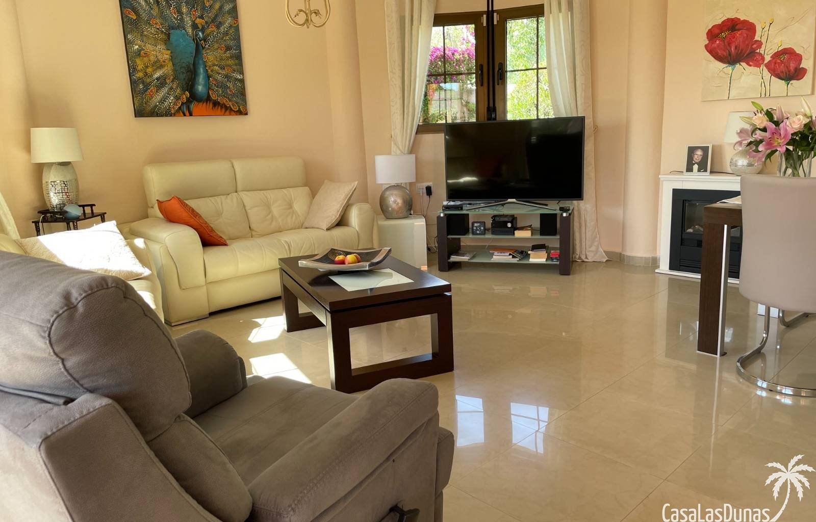 Die Villa Marina liegt in der charmanten Wohngegend La Marina in San Fulgencio und bietet eine Oase der Ruhe und des Luxus für alle, die ein einzigar