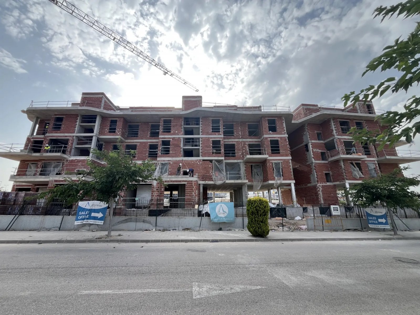 In der charmanten Stadt La Vila Joiosa gelegen, bietet diese Wohnanlage eine Auswahl von 23 Wohneinheiten, darunter Apartments, Erdgeschosse und Pent