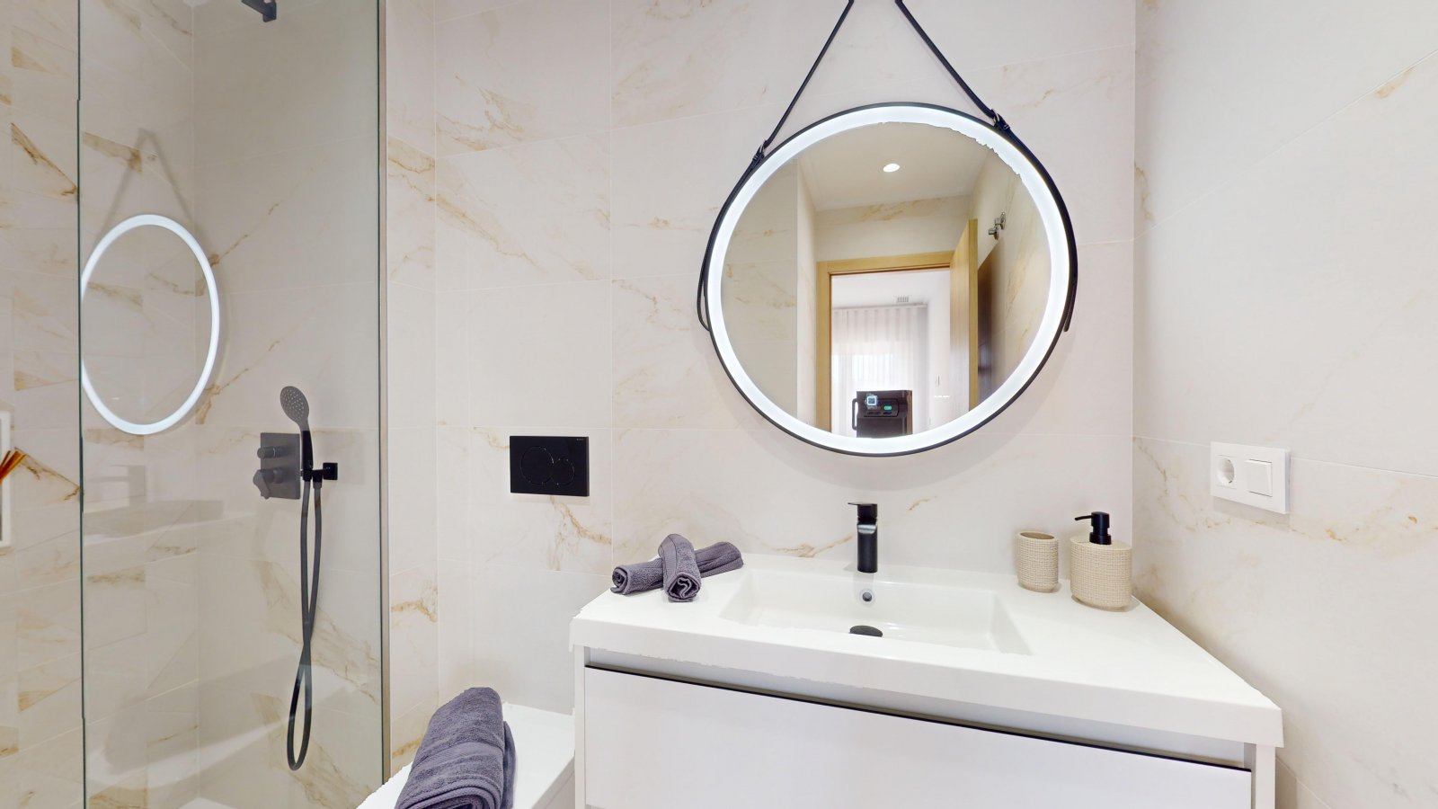 Im charmanten Ort Pilar de la Horadada gelegen, bietet diese Wohnanlage eine Vielzahl von Wohnmöglichkeiten, die unterschiedlichen Bedürfnissen gerec