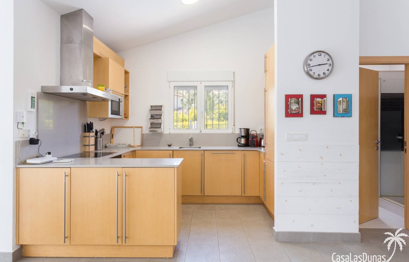 Diese wunderschöne Villa liegt auf der Südseite des Berges La Sella und ist ideal für diejenigen, die einen erholsamen und ruhigen Urlaub verbringen