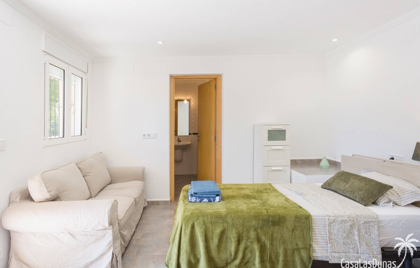 Diese wunderschöne Villa liegt auf der Südseite des Berges La Sella und ist ideal für diejenigen, die einen erholsamen und ruhigen Urlaub verbringen