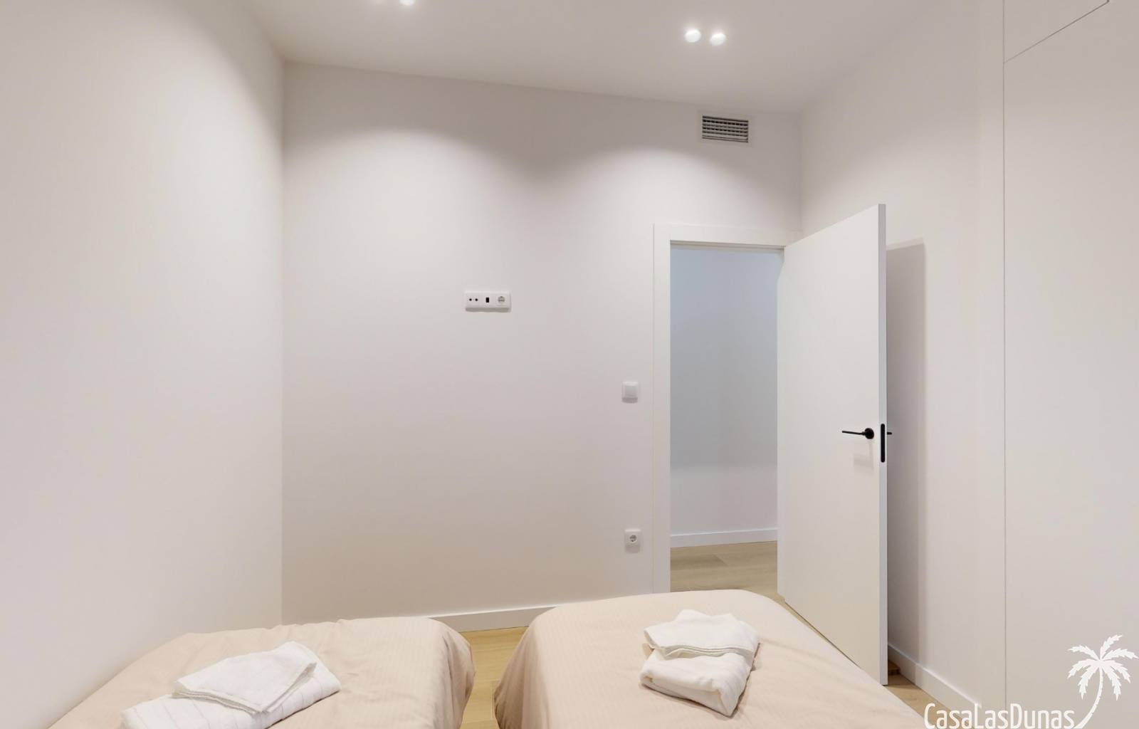 Im Zentrum des sonnigen Küstenortes Guardamar Del Segura entstehen wunderschöne Wohnungen. Die Häuser verfügen über 3 Schlafzimmer und 2 Badezimmer.