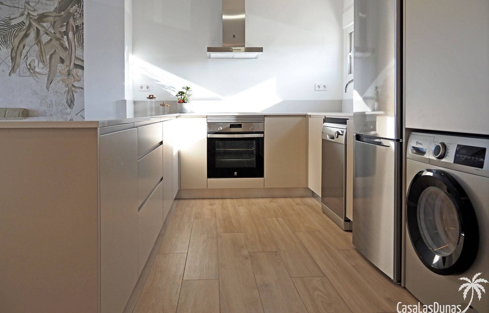 Wir finden diesen herrlichen Komplex innerhalb der Grenzen eines Golfresorts in Orihuela Costa. Es gibt Modelle mit 2 oder 3 Schlafzimmern, im Erdges