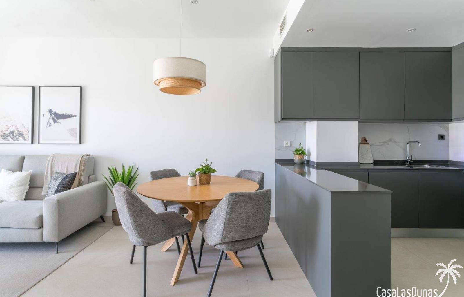 Möchten Sie morgens mit der wunderbaren spanischen Sonne auf Ihrem Balkon mit fantastischem Meerblick aufwachen, während Sie zu Fuß frühstücken und i