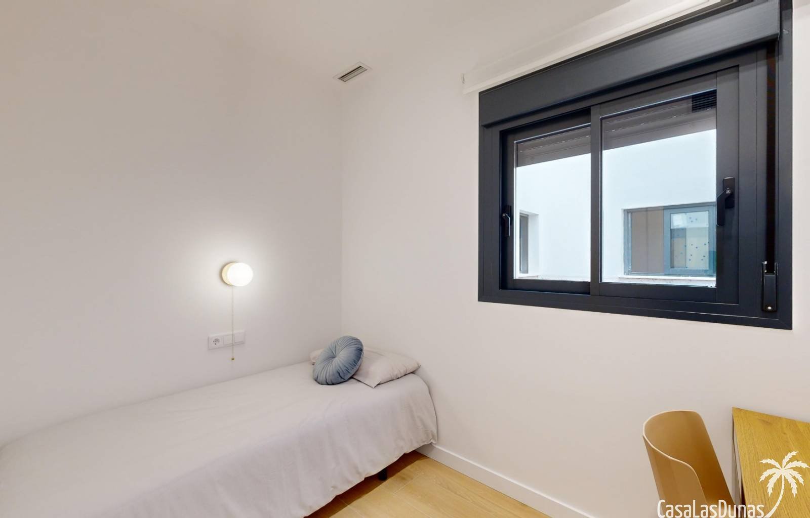 Diese wunderschönen neuen Apartments liegen direkt im Zentrum von Guardamar, nur 600 Meter vom Sandstrand entfernt. Sie sind geräumig, mit 3 Schlafzi