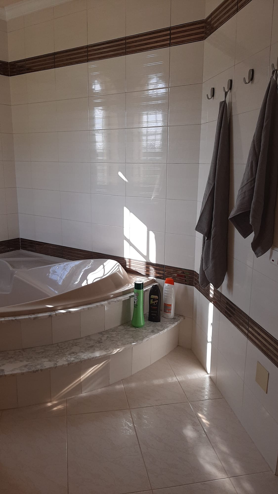 In der charmanten Stadt San Javier gelegen, bietet dieses Reihenhaus ein einzigartiges Wohnerlebnis mit Meerblick. Es wurde für diejenigen entworfen,