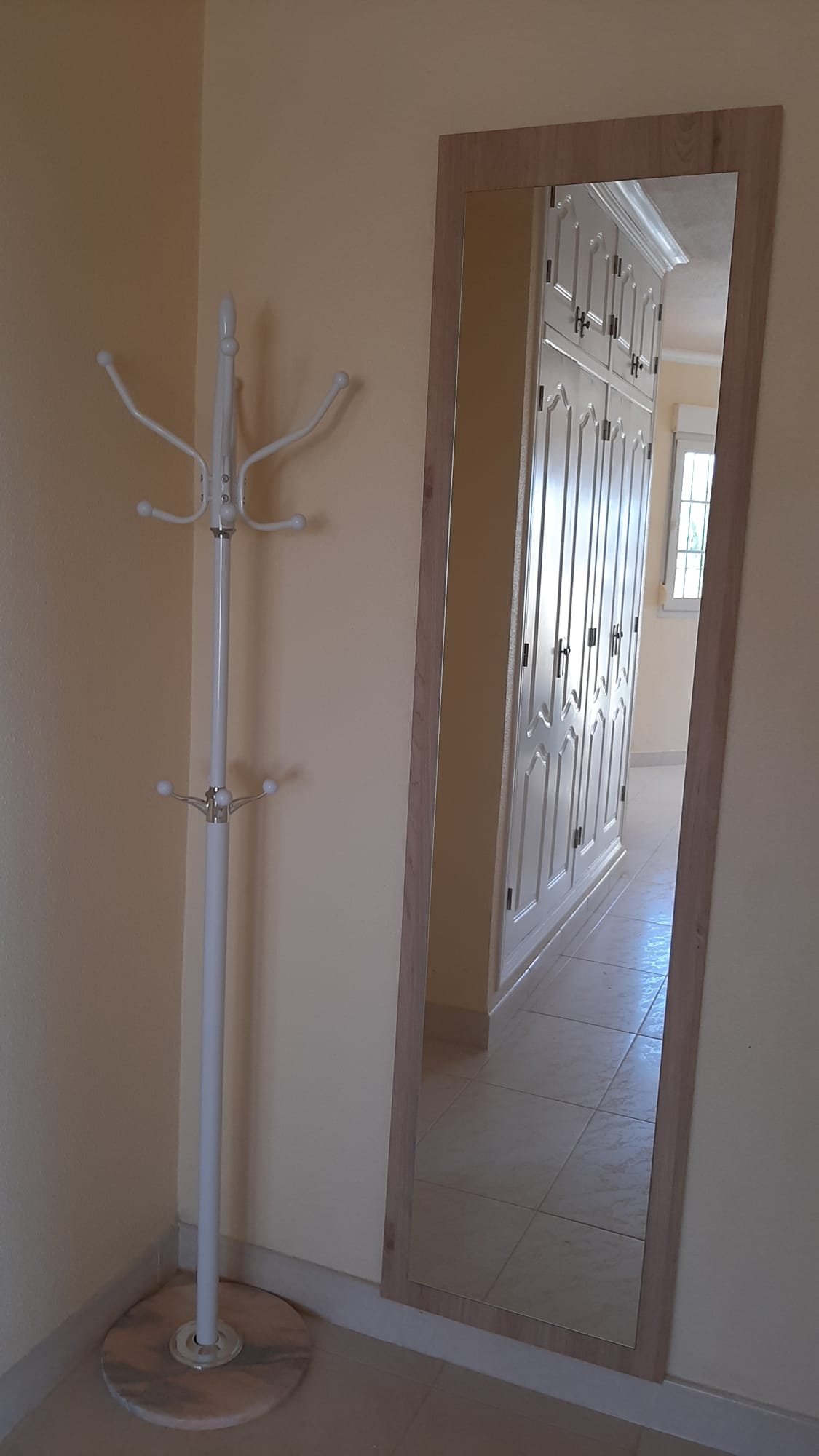 In der charmanten Stadt San Javier gelegen, bietet dieses Reihenhaus ein einzigartiges Wohnerlebnis mit Meerblick. Es wurde für diejenigen entworfen,